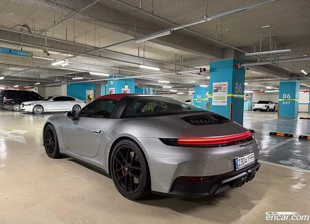 Porsche 911 (992) 4 GTS — миниатюра 1