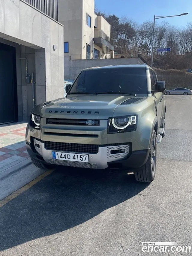 Land Rover (L663) 110 D300 HSE — миниатюра 1