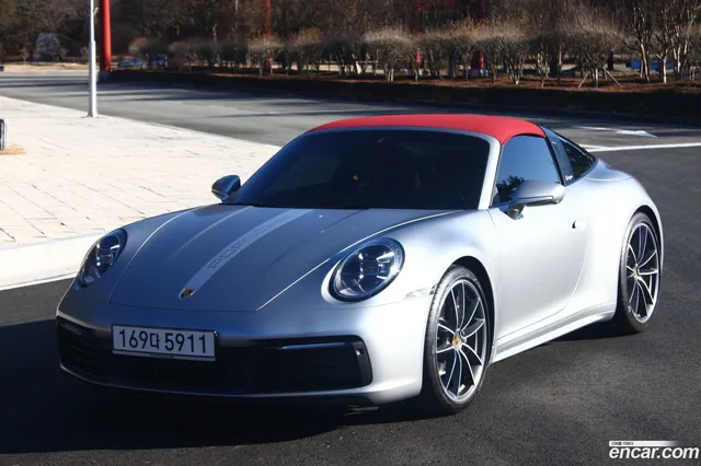 Porsche 911 (992) 4 — миниатюра 1