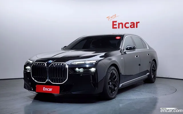 BMW i7 (G70) xDrive 60 M — миниатюра 1