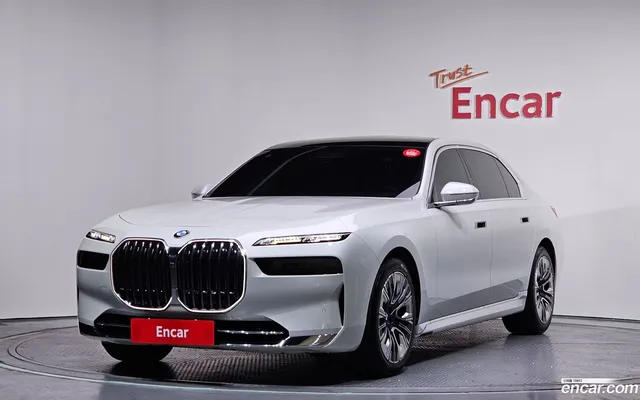 BMW 7 Series (G70) 740i sDrive — миниатюра 1