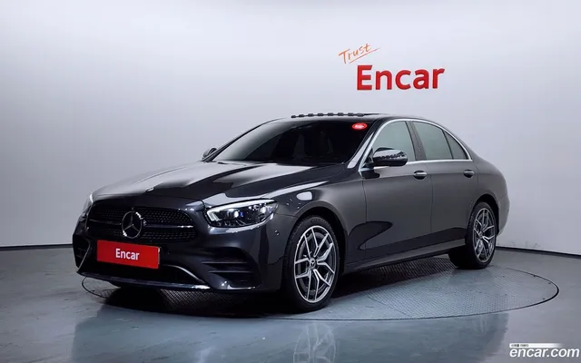 Mercedes-Benz E-Class (W213) E220d 4MATIC AMG Line — миниатюра 1