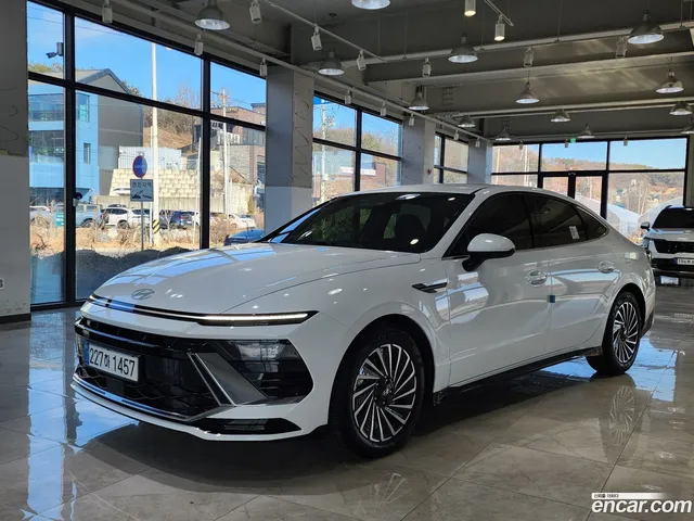 Hyundai (DN8) — миниатюра 1