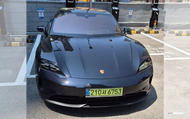 Porsche Taycan 4S — миниатюра 1