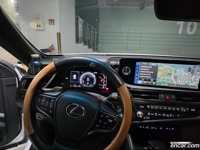 Lexus ES 300h — миниатюра 1