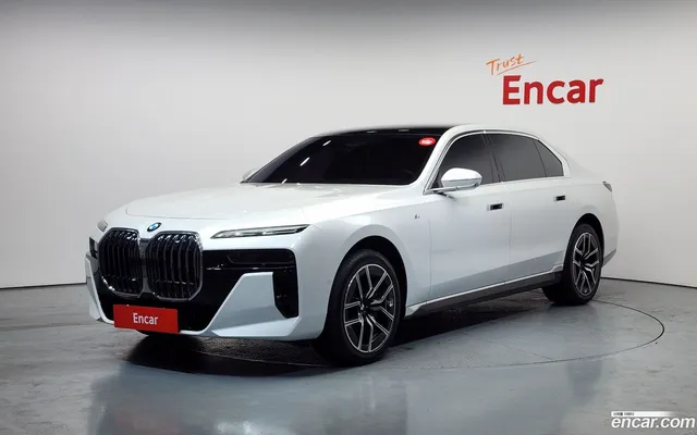 BMW 7 Series (G70) 740i xDrive M — миниатюра 1