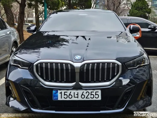 BMW 5 Series (G60) 530e xDrive M — миниатюра 1