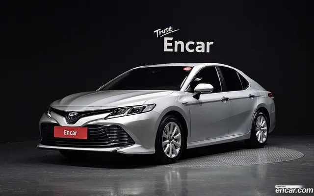 Toyota Camry (XV70) 2.5 LE — миниатюра 1