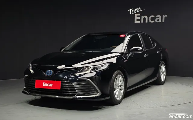 Toyota Camry (XV70) 2.5 LE — миниатюра 1