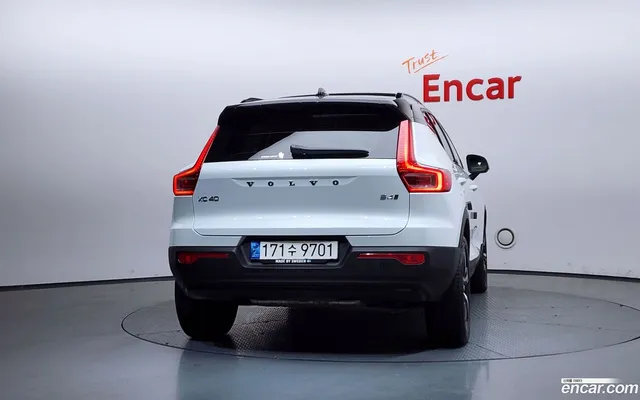 Volvo XC40 B4 R- — миниатюра 1