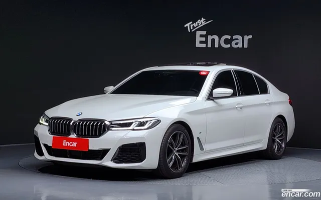 BMW 5 Series (G30) 520i M — миниатюра 1