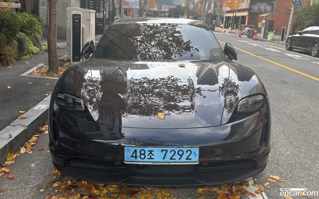 Porsche Taycan — миниатюра 1