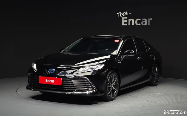 Toyota Camry (XV70) 2.5 XLE — миниатюра 1