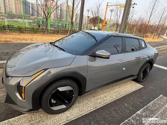 Kia EV4 2WD — миниатюра 1