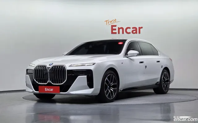 BMW 7 Series (G70) 740d xDrive M — миниатюра 1