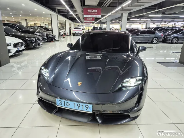 Porsche Taycan — миниатюра 1