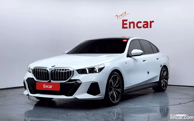 BMW 5 Series (G60) 530i xDrive M — миниатюра 1