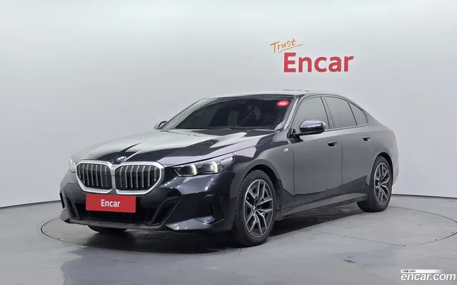 BMW 5 Series (G60) 523d M — миниатюра 1