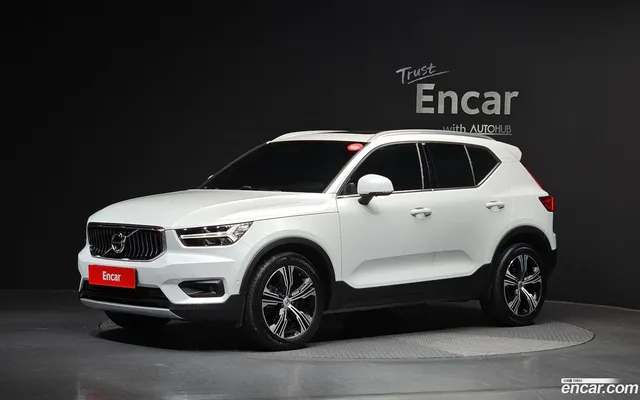 Volvo XC40 B4 — миниатюра 1
