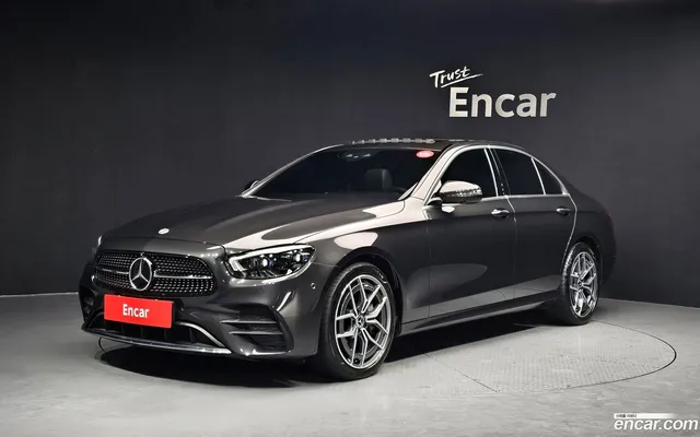 Mercedes-Benz E-Class (W213) E220d 4MATIC AMG Line — миниатюра 1