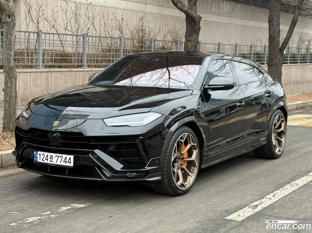 Lamborghini Urus 4.0 V8 — миниатюра 1