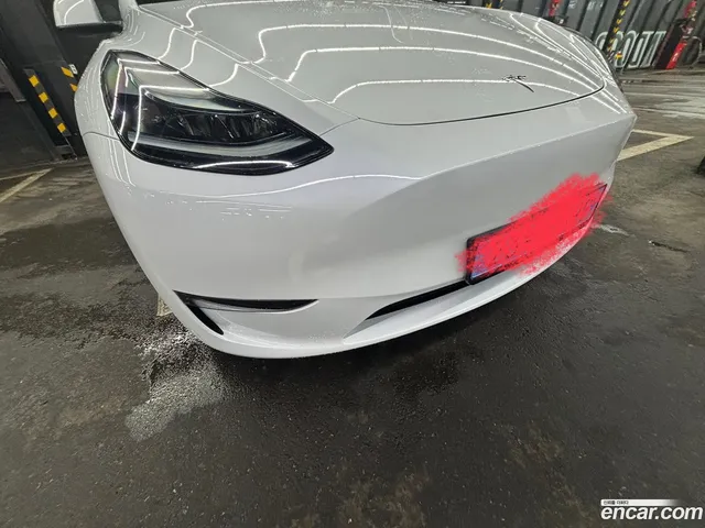 Tesla Model Y AWD — миниатюра 1