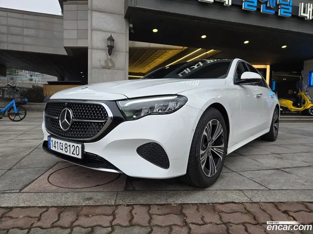 Mercedes-Benz E-Class (W214) E200 — миниатюра 1