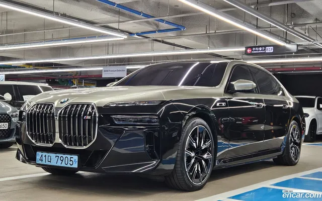 BMW i7 (G70) M70 xDrive — миниатюра 1