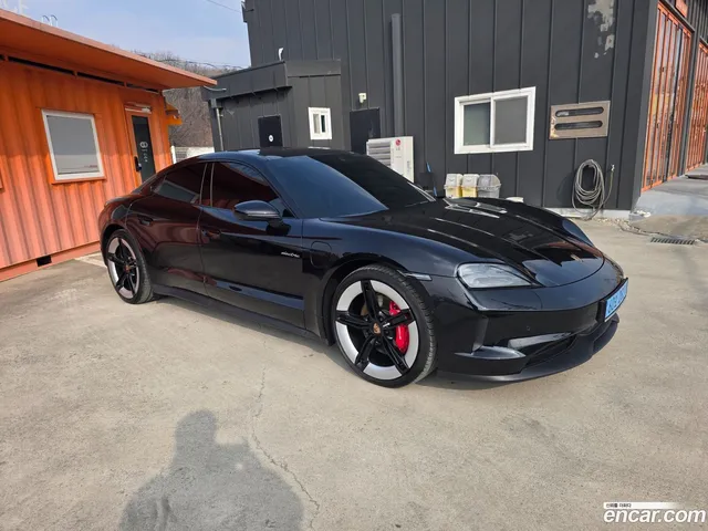 Porsche Taycan 4S — миниатюра 1