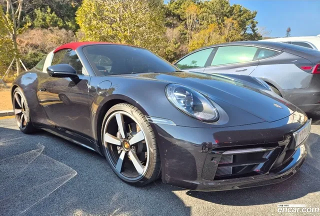 Porsche 911 (992) 4 — миниатюра 1