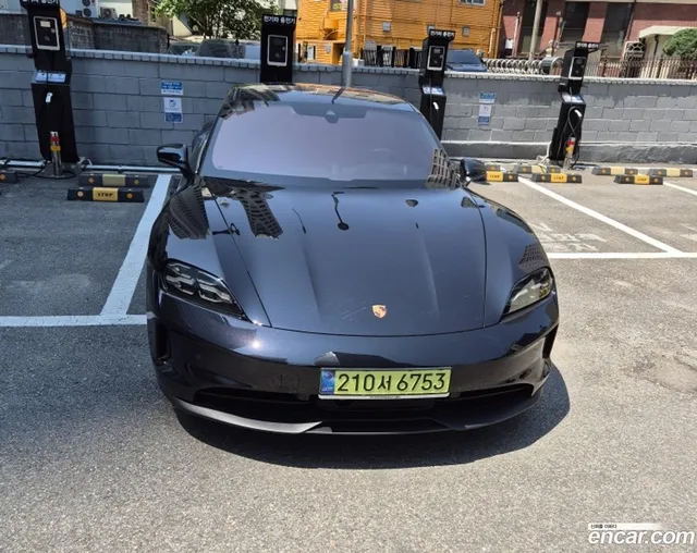 Porsche Taycan 4S — миниатюра 1