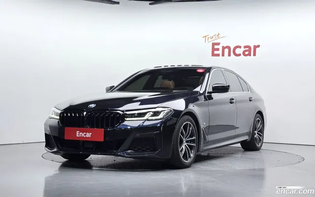 BMW 5 Series (G30) 520i M — миниатюра 1