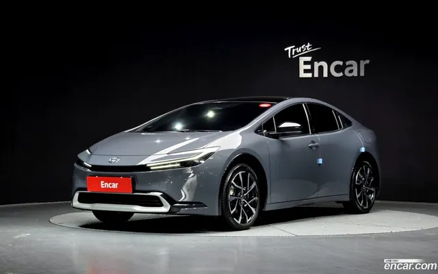 Toyota 5 2.0 PHEV XSE — миниатюра 1