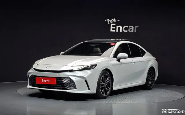 Toyota (XV80) 2.5 XLE — миниатюра 1