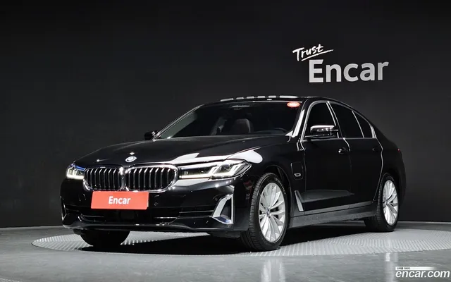 BMW 5 Series (G30) 530e — миниатюра 1