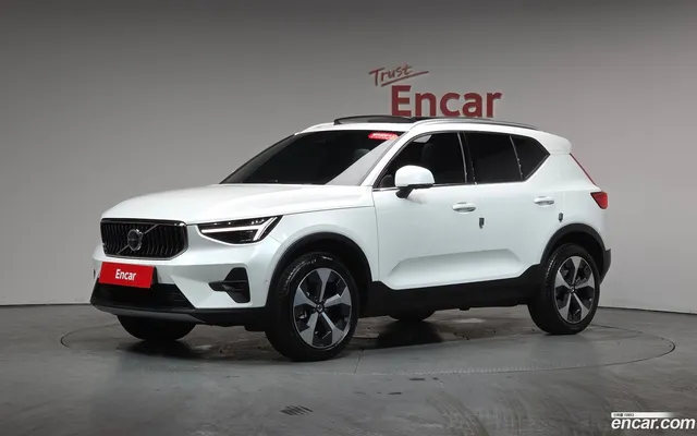 Volvo XC40 B4 — миниатюра 1