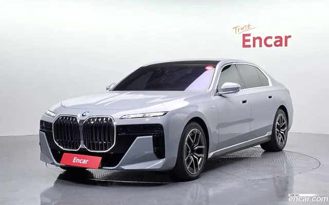 BMW 7 Series (G70) 740i xDrive M — миниатюра 1