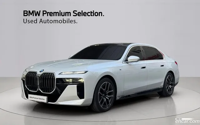 BMW 7 Series (G70) 740d xDrive M — миниатюра 1