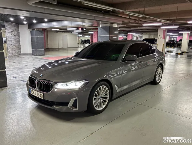 BMW 5 Series (G30) 520i — миниатюра 1