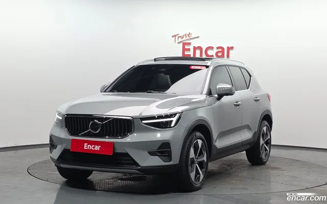 Volvo XC40 B4 — миниатюра 1