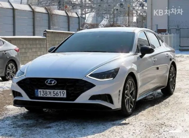 Hyundai Sonata (DN8) 2.0 — миниатюра 1
