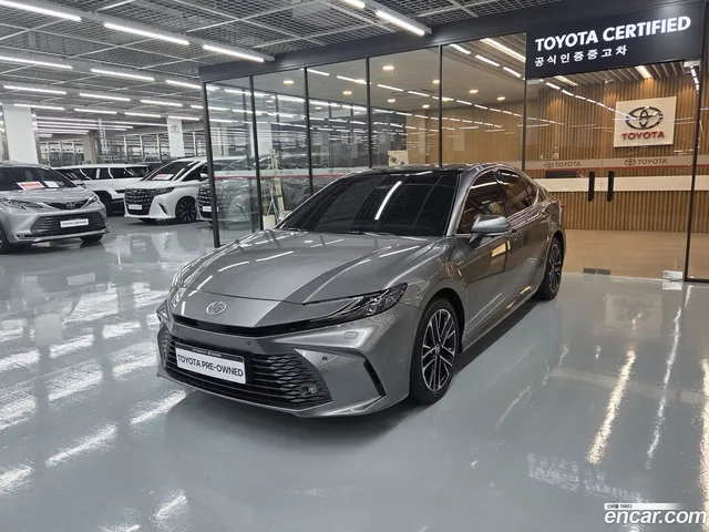 Toyota (XV80) 2.5 XLE — миниатюра 1