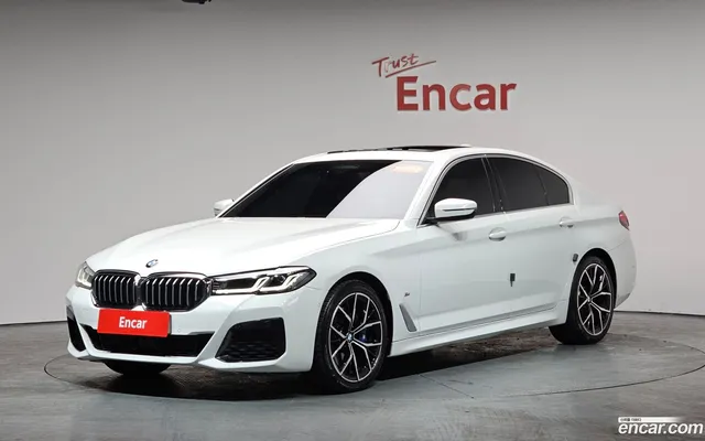 BMW 5 Series (G30) 530i M — миниатюра 1