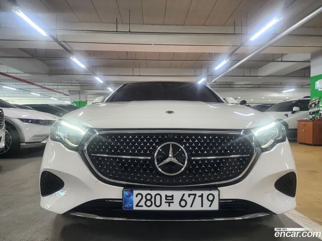 Mercedes-Benz E-Class (W214) E200 — миниатюра 1