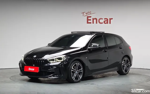 BMW 1 Series (F40) 120i M — миниатюра 1