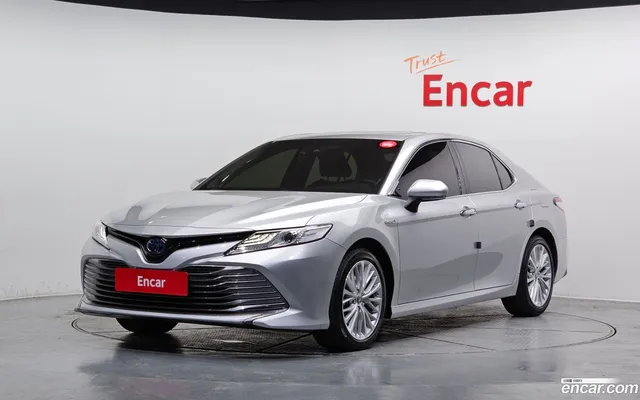 Toyota Camry (XV70) 2.5 XLE — миниатюра 1