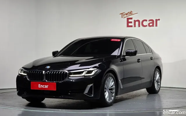 BMW 5 Series (G30) 520i — миниатюра 1