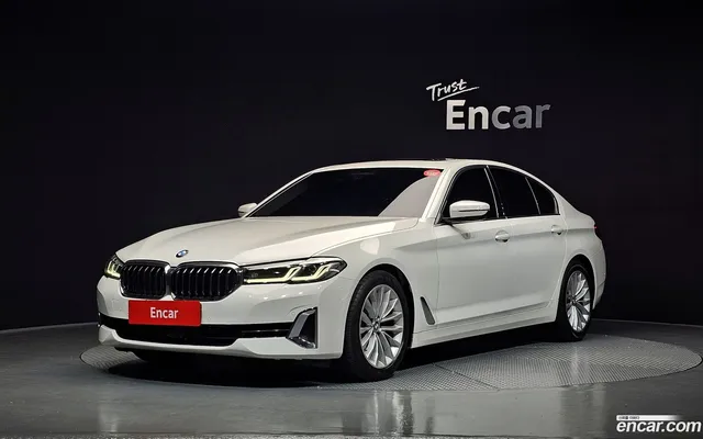 BMW 5 Series (G30) 520i — миниатюра 1