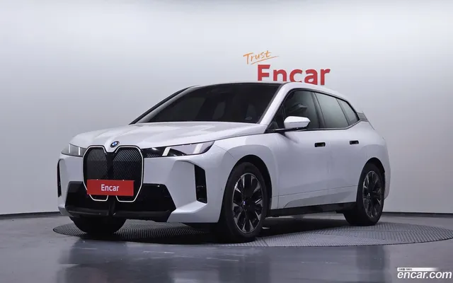 BMW iX xDrive45 M — миниатюра 1