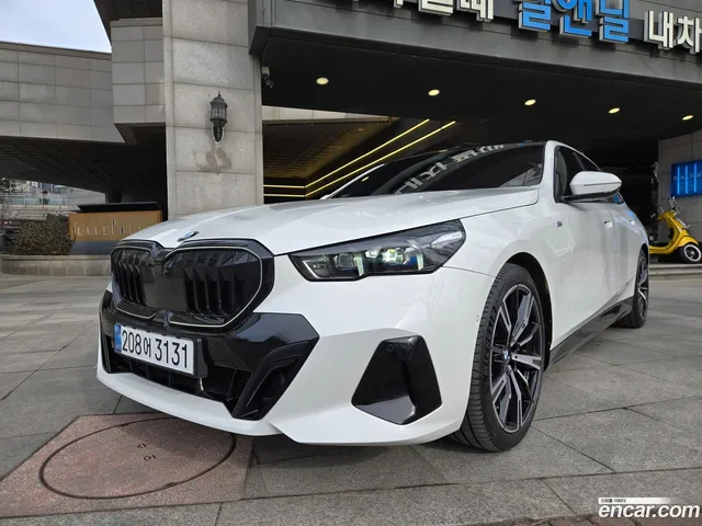 BMW 5 Series (G60) 530i xDrive M — миниатюра 1